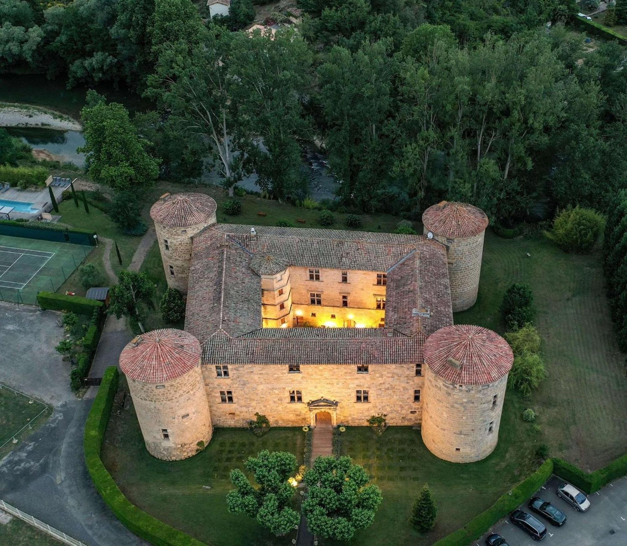 Chateau Des Ducs De Joueuse, BW Signature Collection Couiza Exterior photo